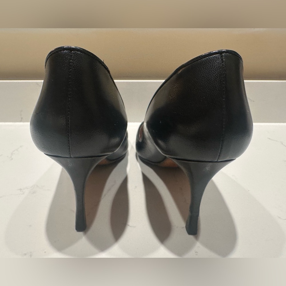 Manolo Blahnik Classic Black Leather Heels - size 9 / IT 39 - Picture 5 of 7